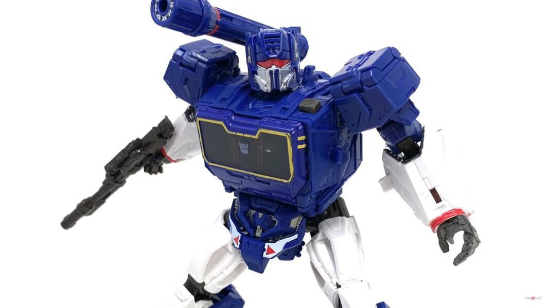 Transformers Studio Series 83 Soundwave More In Hand Image  (2 of 51)